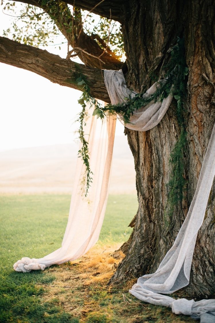 adaymag-essential-details-every-spring-wedding-ideas-needs-23
