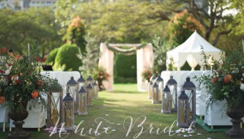 a Tuscan-themed outdoor wedding!