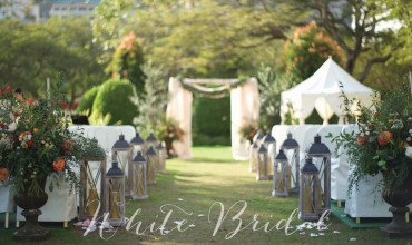 a Tuscan-themed outdoor wedding!