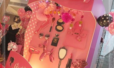 Barbie get married!