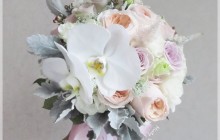 Bouquet with Juliet & white Phalaenopsis orchid