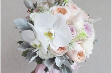 Bouquet with Juliet & white Phalaenopsis orchid