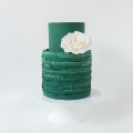 exceptionally chic wedding cake
