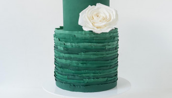 exceptionally chic wedding cake