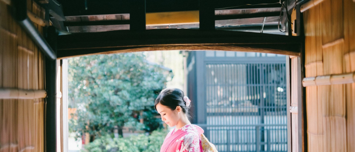 Kimono is always a good choice for engagement session in Japan!