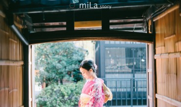Kimono is always a good choice for engagement session in Japan!