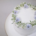 edible flower wreath cake