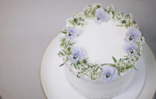 edible flower wreath cake
