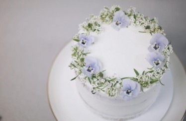 edible flower wreath cake