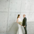 Love the cool tone for this stylish couple!