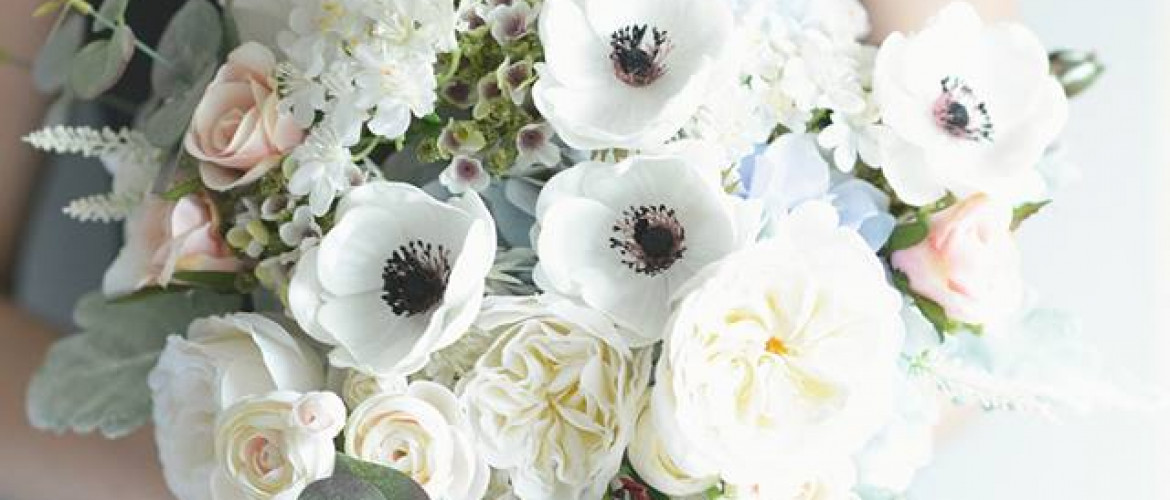 輕散亂花球: white, black, blue and light peach
