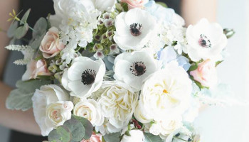 輕散亂花球: white, black, blue and light peach