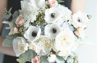 輕散亂花球: white, black, blue and light peach