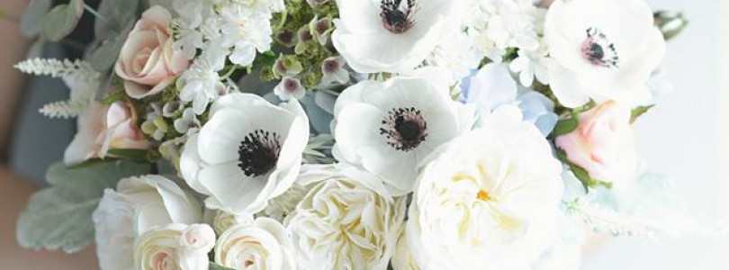 輕散亂花球: white, black, blue and light peach