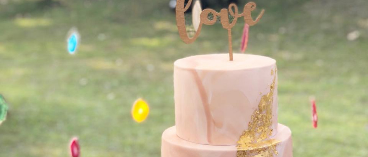 A lovely outdoor wedding in Hong Kong with the Agate Rock theme?