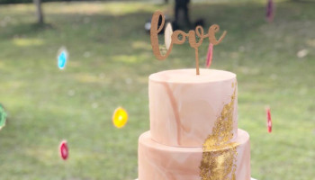 A lovely outdoor wedding in Hong Kong with the Agate Rock theme?