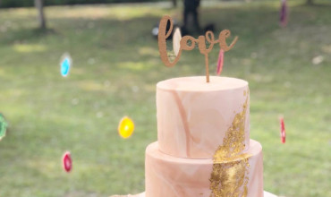 A lovely outdoor wedding in Hong Kong with the Agate Rock theme?
