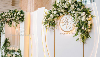 We love this rustically elegant wedding
