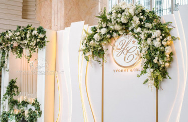 We love this rustically elegant wedding