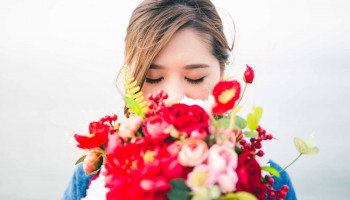 紅色絲花花球